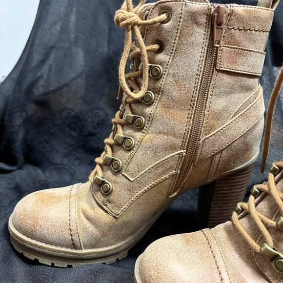 Women's  Size 7 medium Leather Boots - Picture 7 of 11